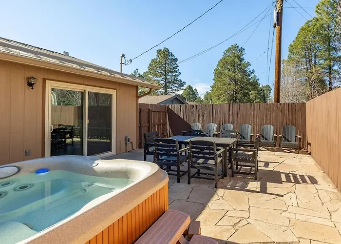 Mountain With Hot Tub Holiday home *
